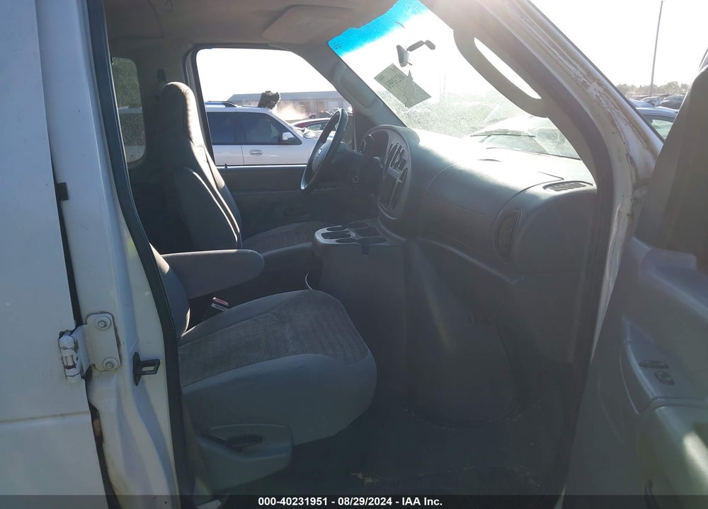 2004 FORD E-350 SUPER DUTY CHATEAU/XL/XLT VIN: 1FBNE31L74HB25347