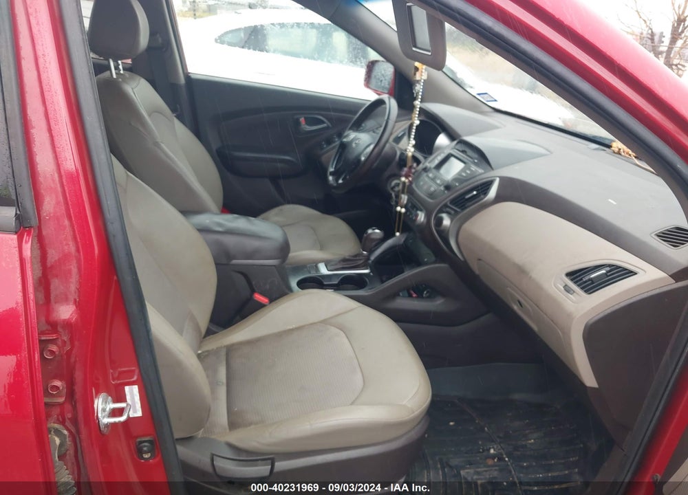 2015 HYUNDAI TUCSON SE VIN: KM8JU3AG2FU009978