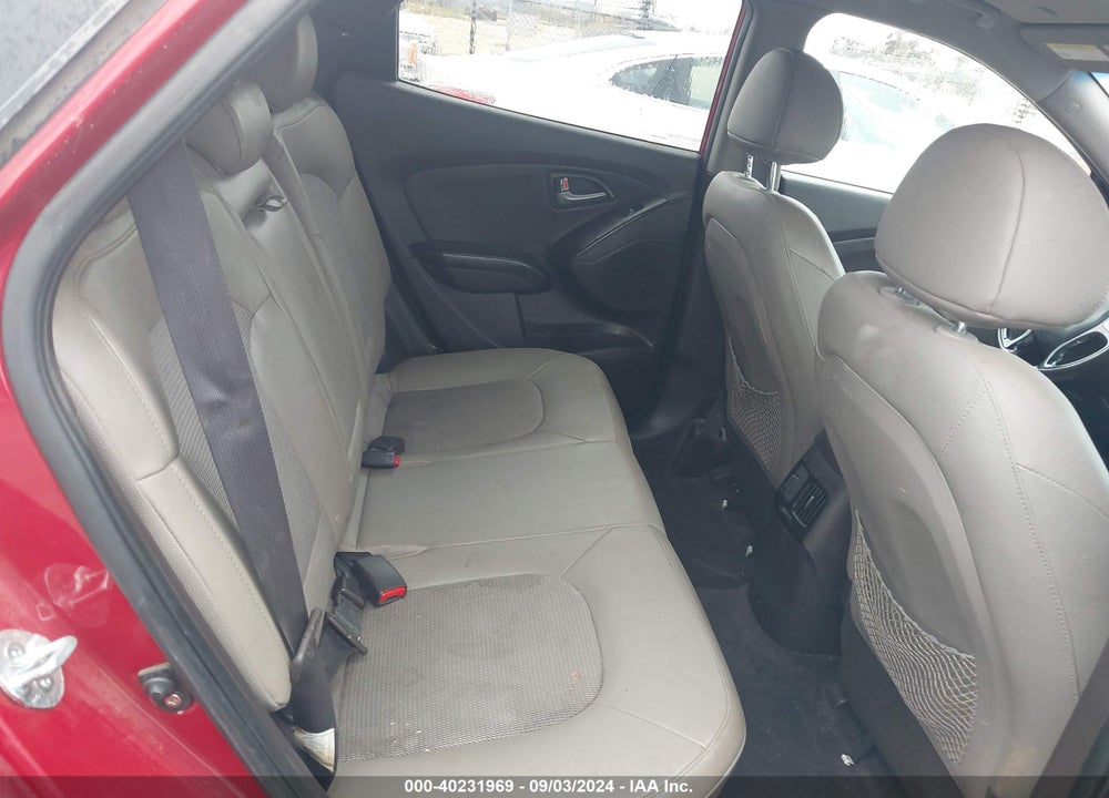 2015 HYUNDAI TUCSON SE VIN: KM8JU3AG2FU009978