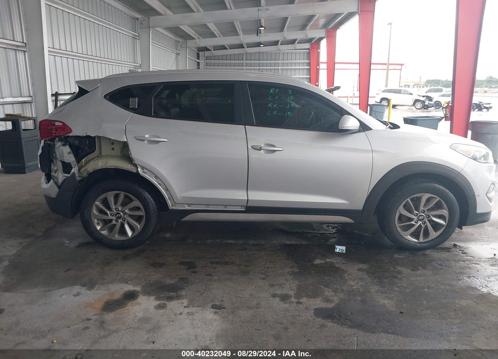 2017 HYUNDAI TUCSON VIN: KM8J33A40HU545565