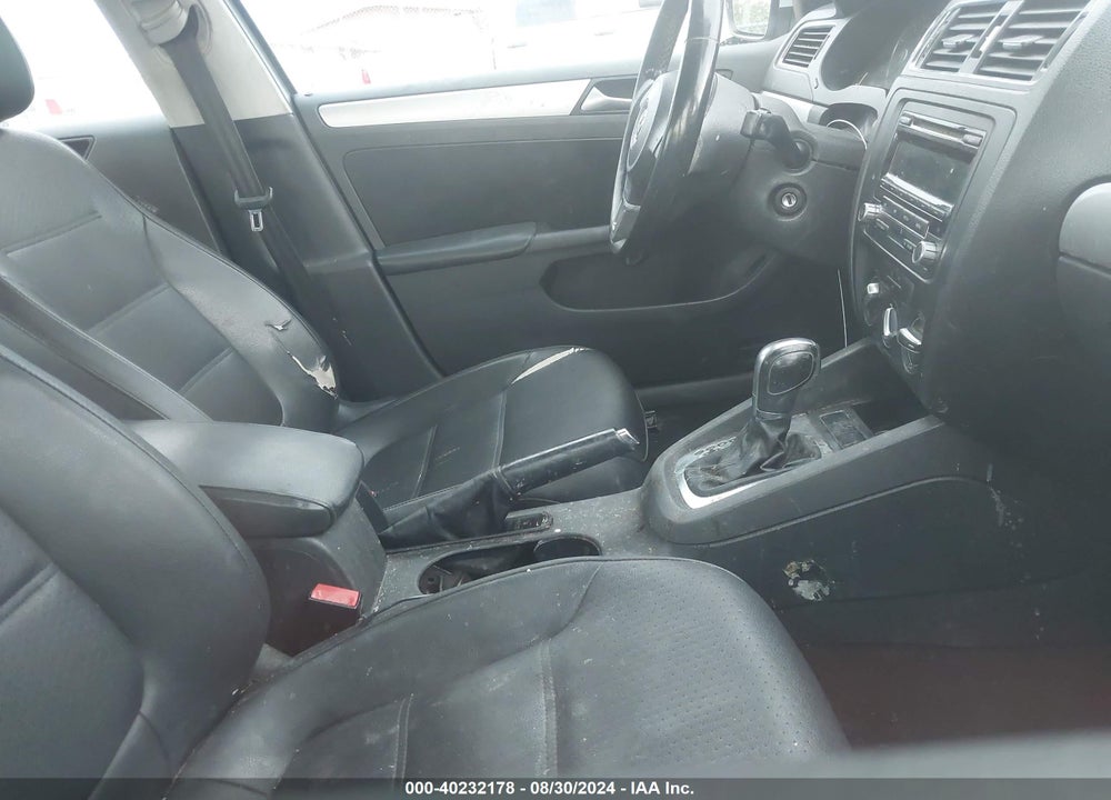 2013 VOLKSWAGEN JETTA 2.5L SE VIN: 3VWDP7AJ8DM376085