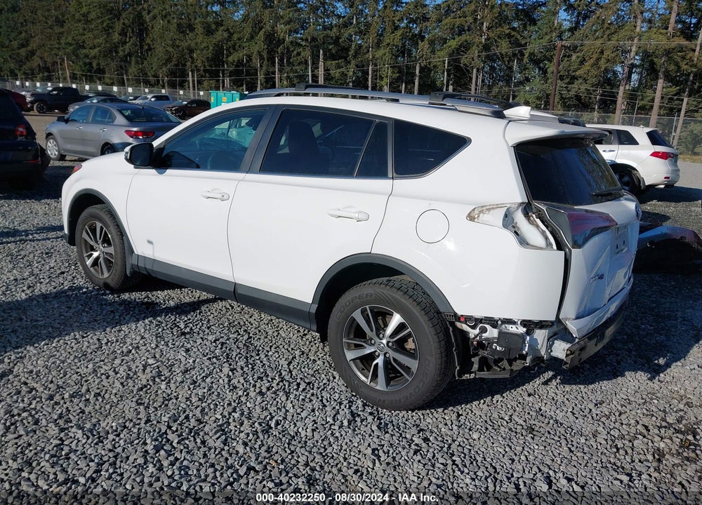 2017 TOYOTA RAV4 XLE VIN: 2T3RFREV2HW679632