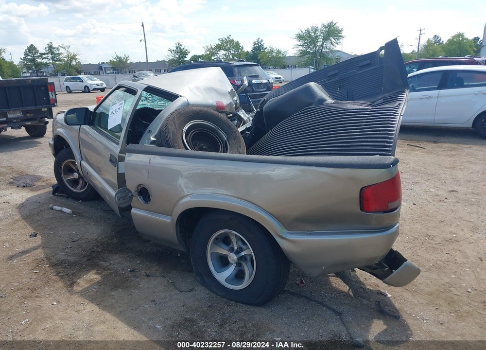 2003 CHEVROLET S-10 LS VIN: 1GCCS14X238257218