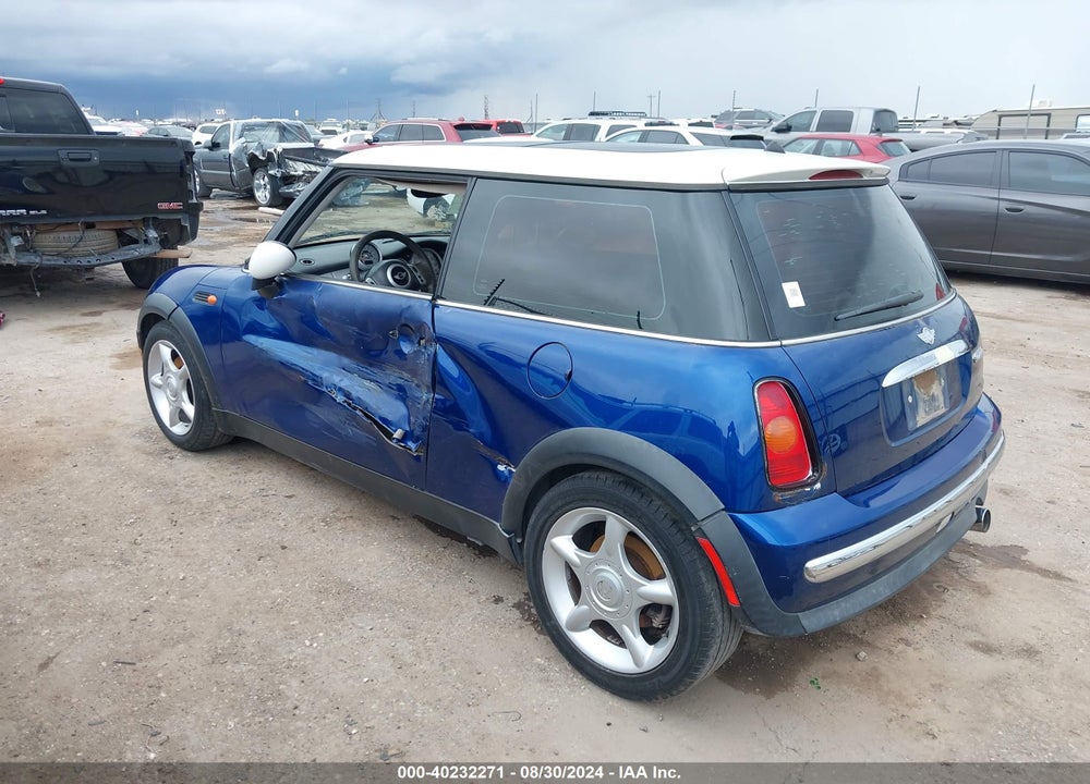 2003 MINI COOPER VIN: WMWRC334X3TC43588