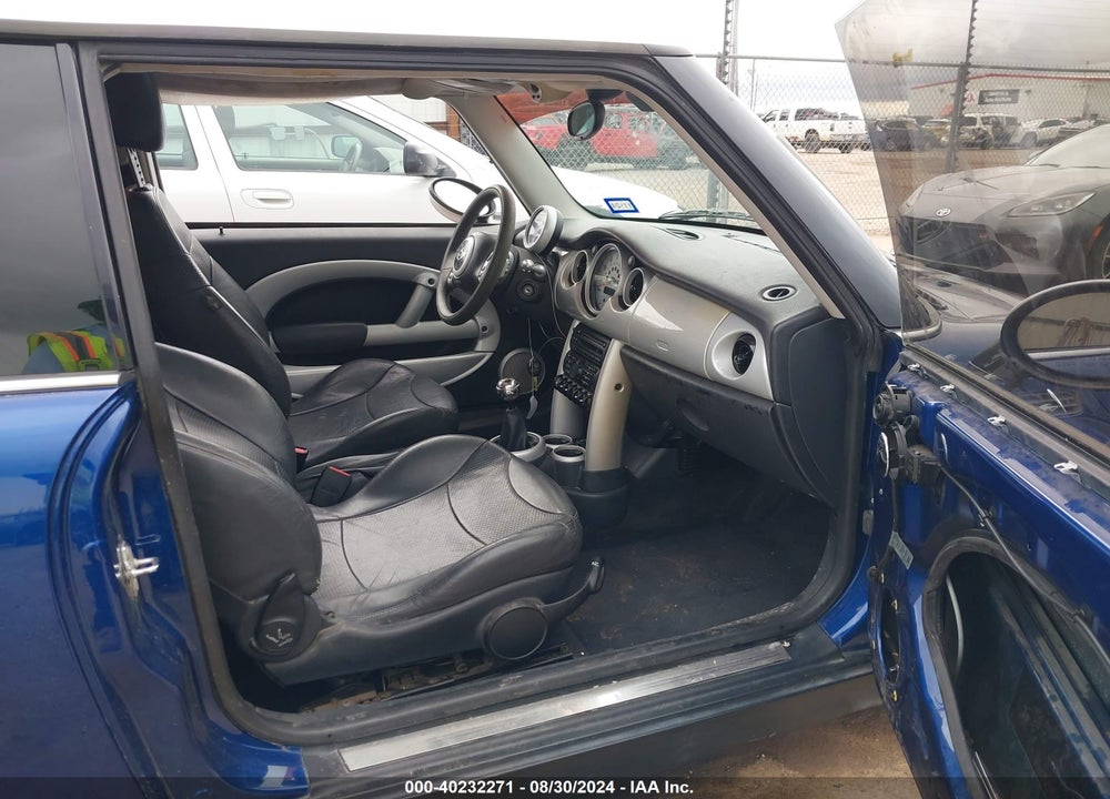 2003 MINI COOPER VIN: WMWRC334X3TC43588