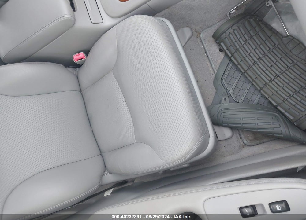 2005 LEXUS ES 330 VIN: JTHBA30G055063970