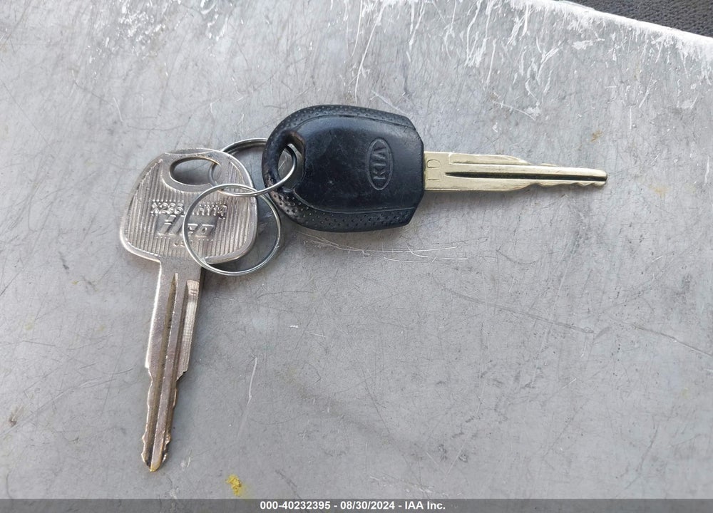 2005 KIA SPECTRA5 VIN: KNAFE161155090770