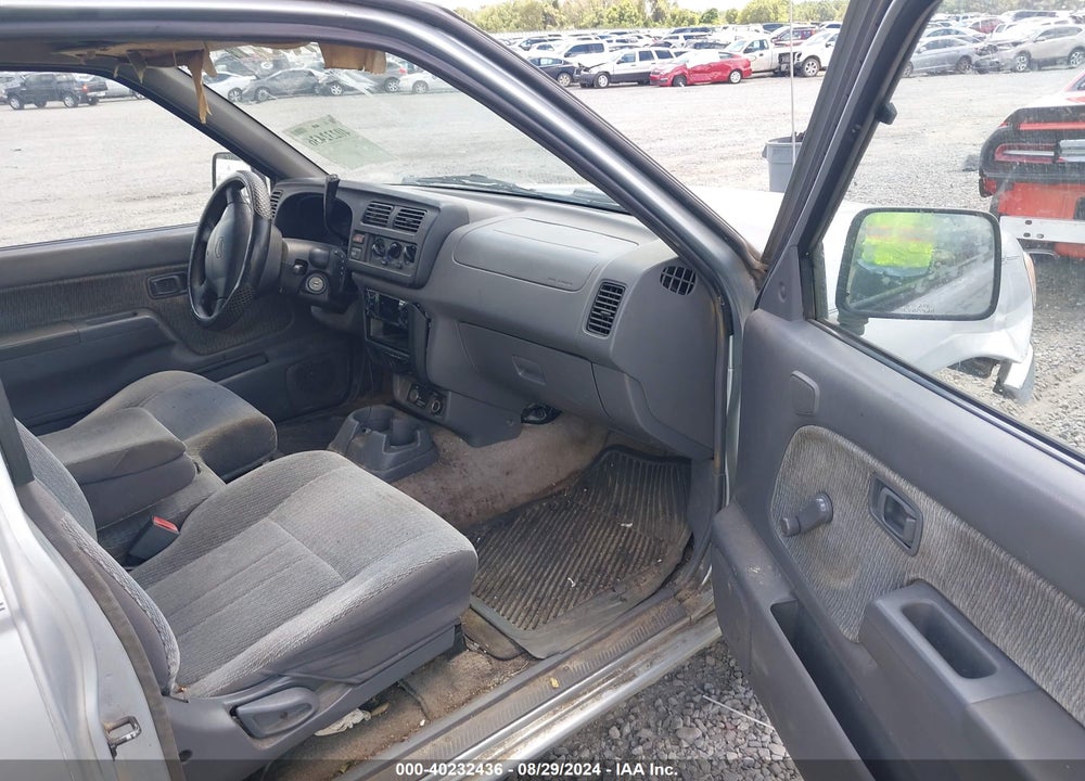 2000 NISSAN FRONTIER XE VIN: 1N6DD26S2YC393713