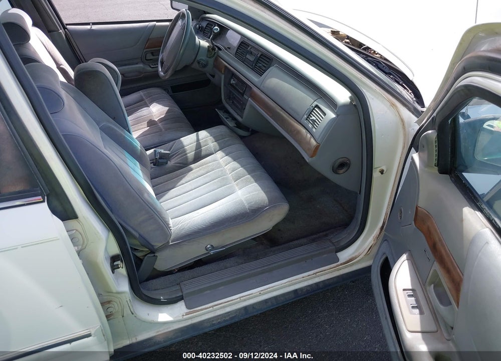 1994 FORD CROWN VICTORIA VIN: 2FALP73W3RX128500