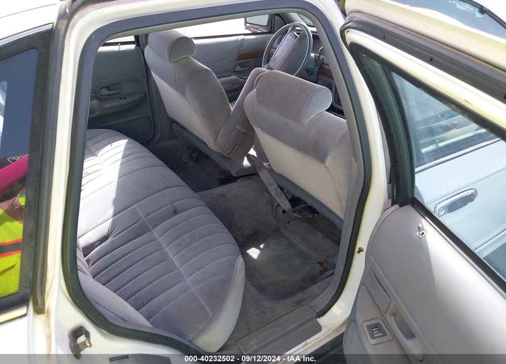 1994 FORD CROWN VICTORIA VIN: 2FALP73W3RX128500