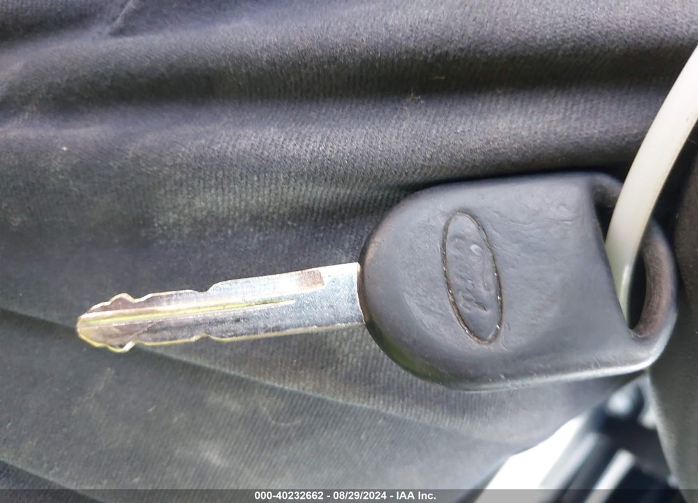 2010 FORD FOCUS SE VIN: 1FAHP3FN1AW252198
