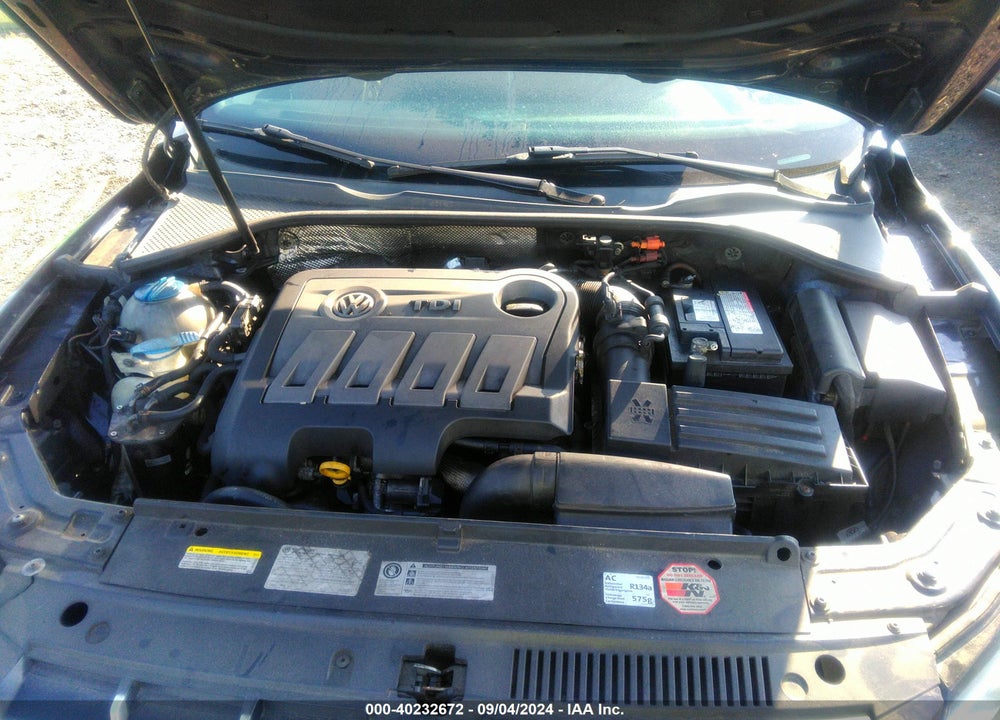 2014 VOLKSWAGEN PASSAT 2.0L TDI SE VIN: 1VWBN7A32EC029305
