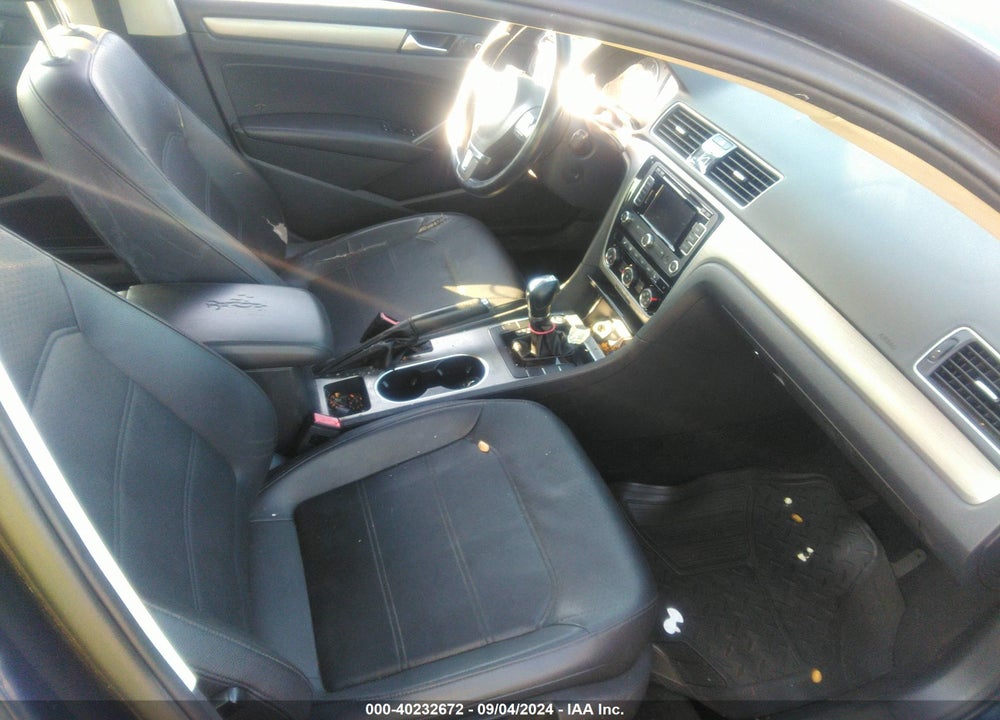 2014 VOLKSWAGEN PASSAT 2.0L TDI SE VIN: 1VWBN7A32EC029305