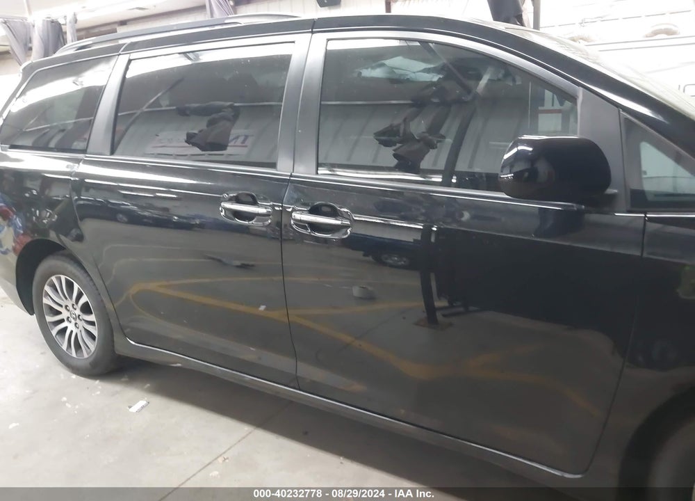2019 TOYOTA SIENNA XLE 8 PASSENGER VIN: 5TDYZ3DC8KS997800