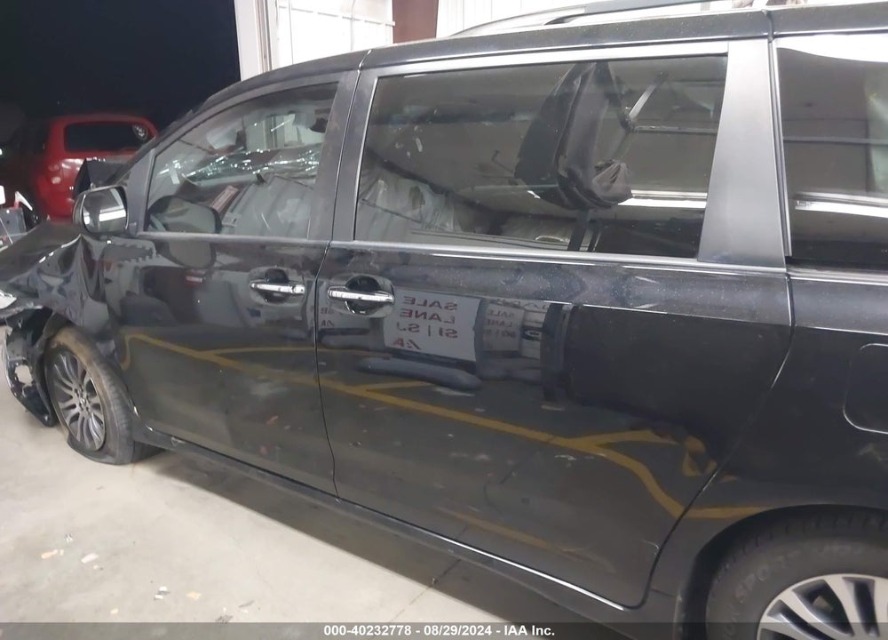 2019 TOYOTA SIENNA XLE 8 PASSENGER VIN: 5TDYZ3DC8KS997800
