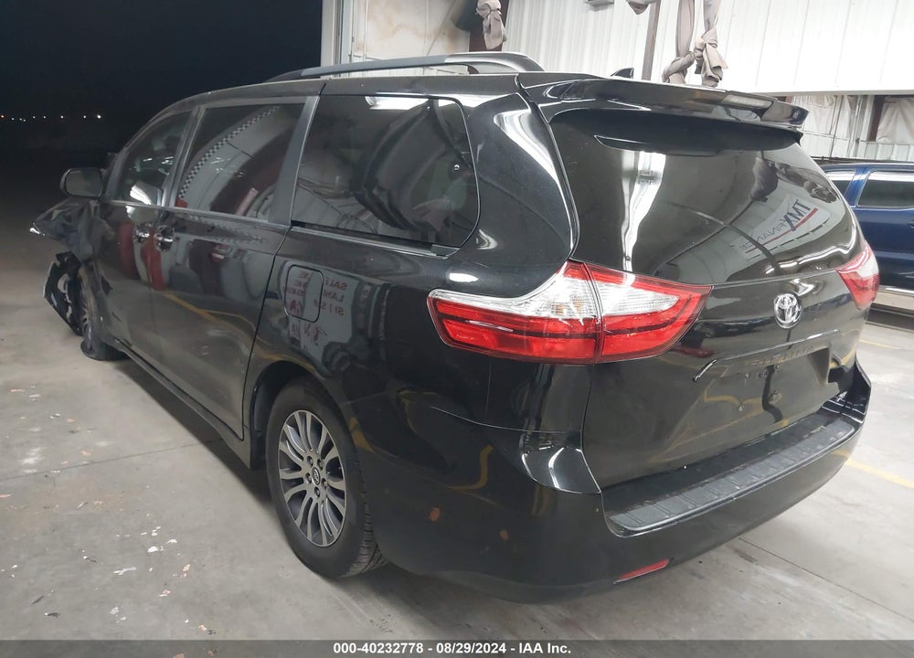 2019 TOYOTA SIENNA XLE 8 PASSENGER VIN: 5TDYZ3DC8KS997800