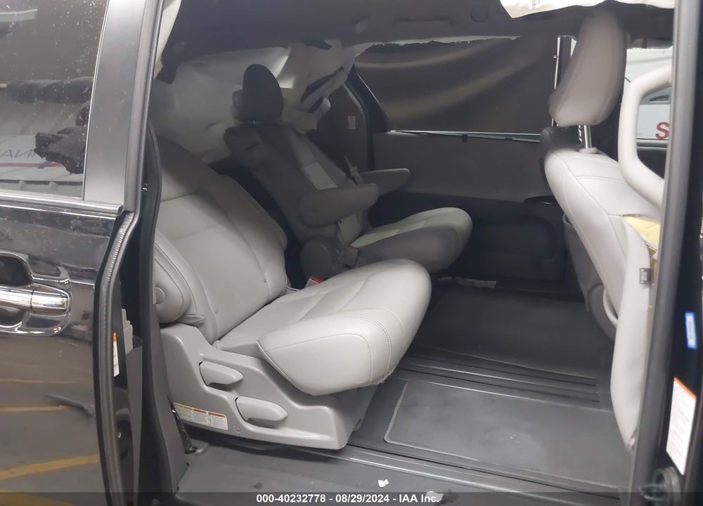 2019 TOYOTA SIENNA XLE 8 PASSENGER VIN: 5TDYZ3DC8KS997800