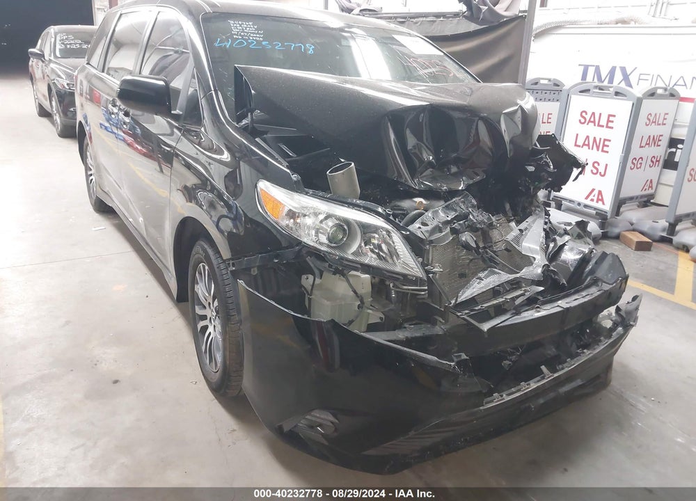 2019 TOYOTA SIENNA XLE 8 PASSENGER VIN: 5TDYZ3DC8KS997800