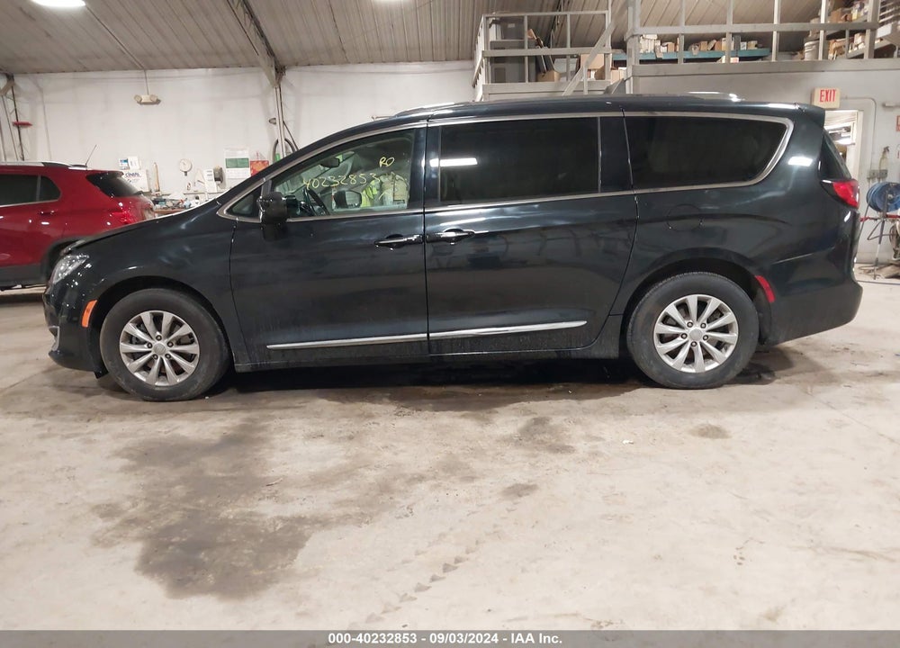 2020 CHRYSLER PACIFICA TOURING L VIN: 2C4RC1BG3LR112400