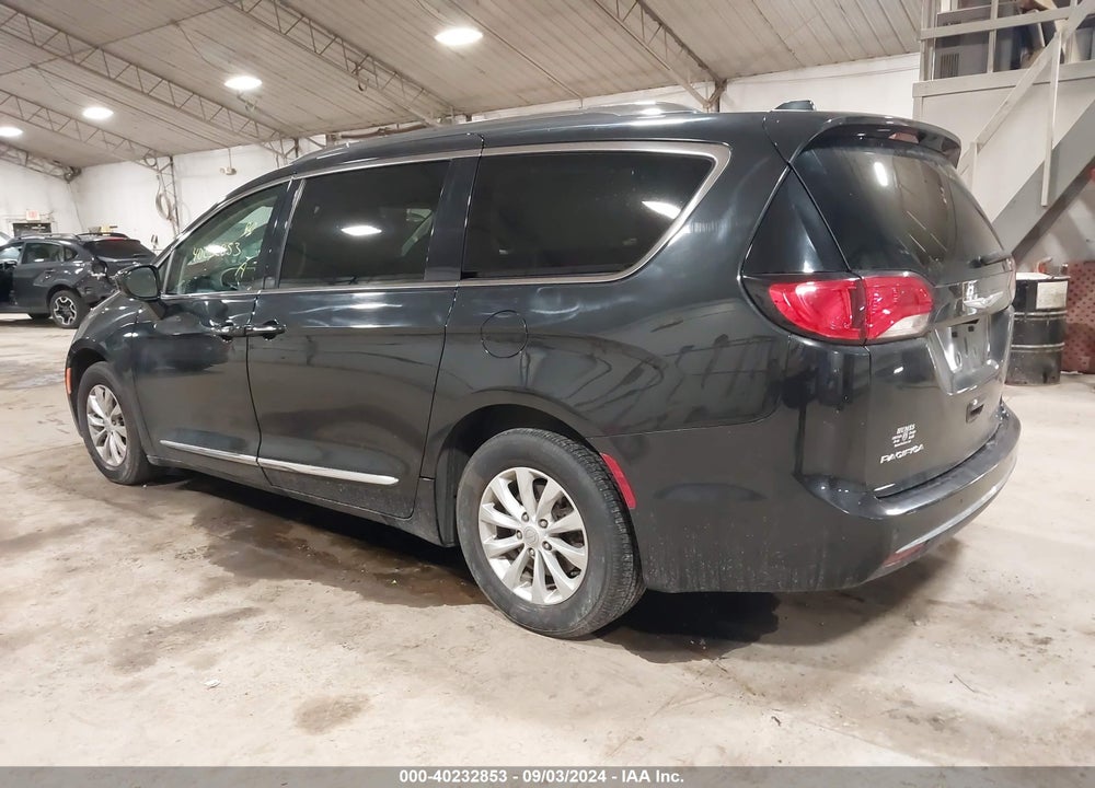 2020 CHRYSLER PACIFICA TOURING L VIN: 2C4RC1BG3LR112400