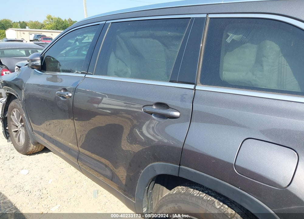 2019 TOYOTA HIGHLANDER XLE VIN: 5TDJZRFH3KS569601