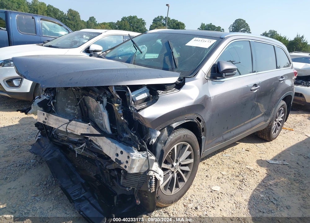 2019 TOYOTA HIGHLANDER XLE VIN: 5TDJZRFH3KS569601