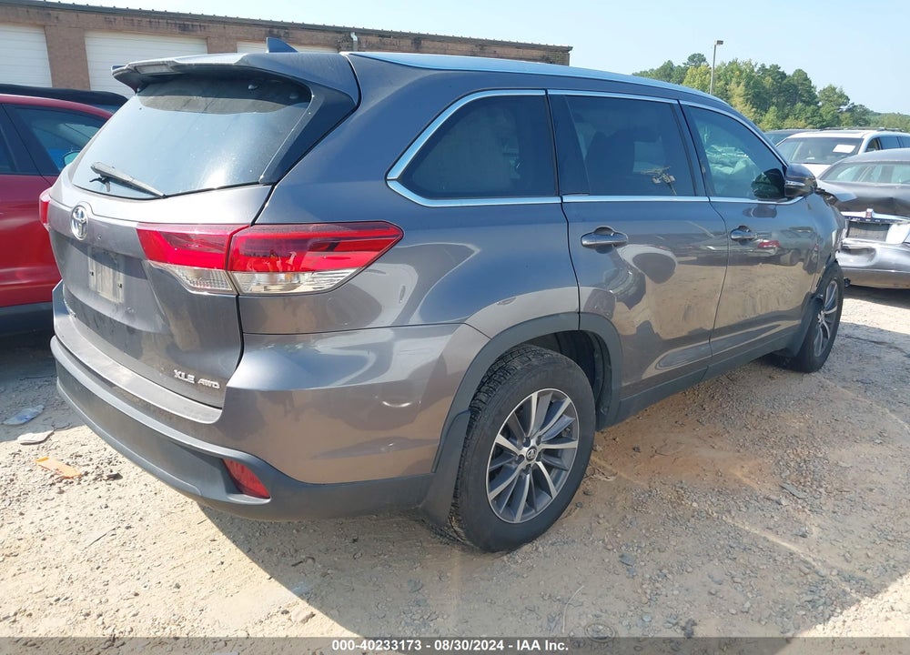 2019 TOYOTA HIGHLANDER XLE VIN: 5TDJZRFH3KS569601