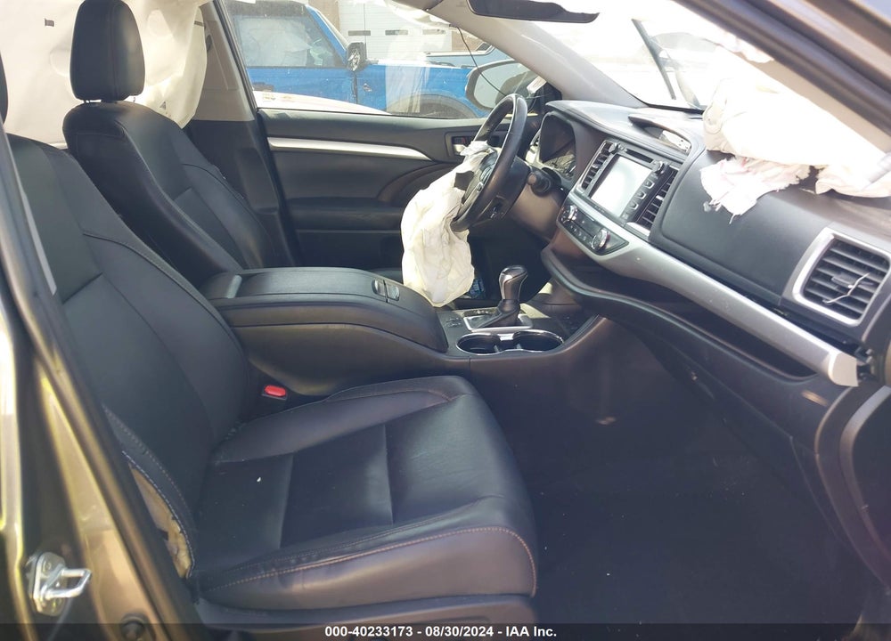2019 TOYOTA HIGHLANDER XLE VIN: 5TDJZRFH3KS569601