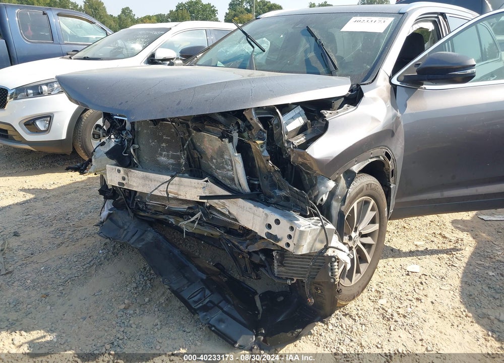 2019 TOYOTA HIGHLANDER XLE VIN: 5TDJZRFH3KS569601