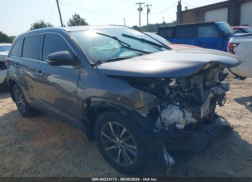 2019 TOYOTA HIGHLANDER XLE VIN: 5TDJZRFH3KS569601