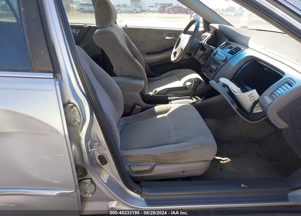 2002 HONDA ACCORD 2.3 EX/2.3 SE VIN: 1HGCG66852A146885