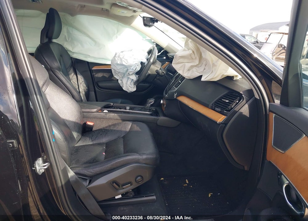 2021 VOLVO XC90 T5 MOMENTUM 7 PASSENGER VIN: YV4102PK9M1738514
