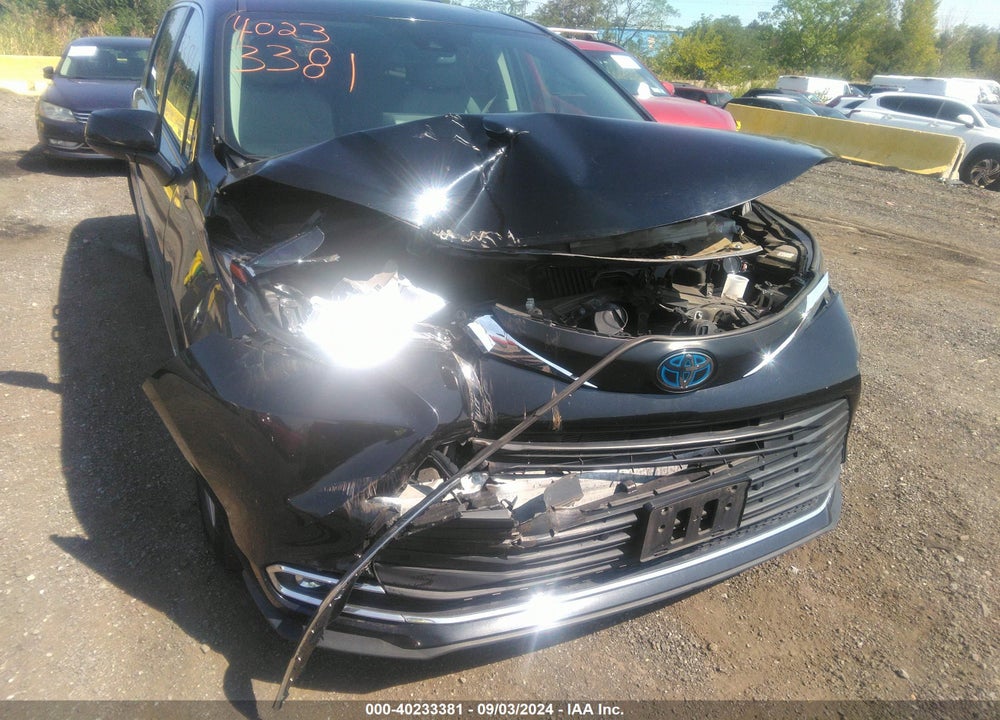 2021 TOYOTA SIENNA XLE VIN: 5TDYRKEC1MS061223