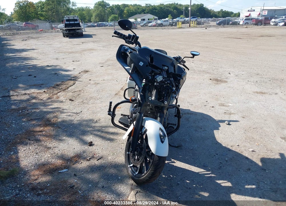 2019 INDIAN MOTORCYCLE CO. CHIEFTAIN DARK HORSE VIN: 56KTCDAA1K3370131