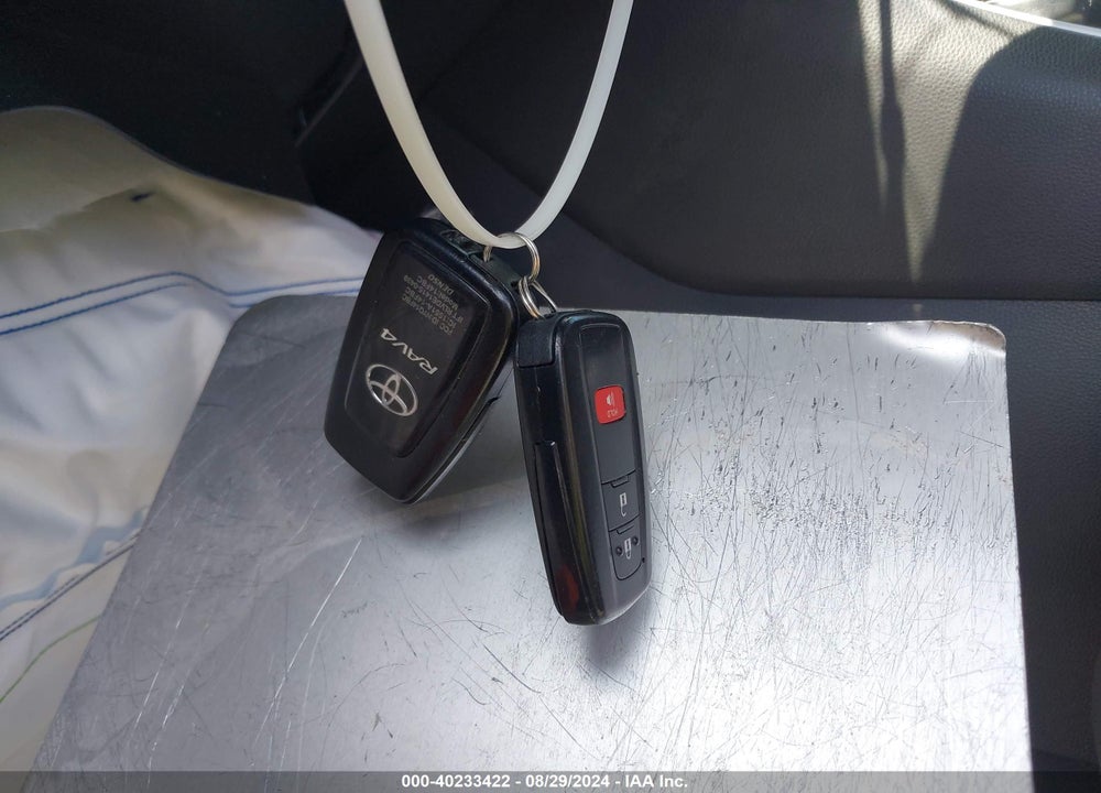 2019 TOYOTA RAV4 XLE VIN: 2T3W1RFV9KC032962