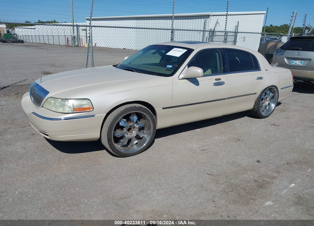 2003 LINCOLN TOWN CAR CARTIER VIN: 1LNHM83W83Y642201