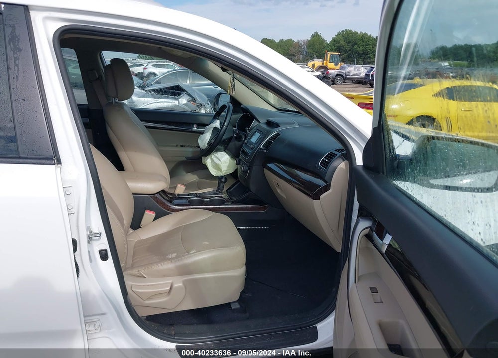 2014 KIA SORENTO LX VIN: 5XYKT3A64EG445749