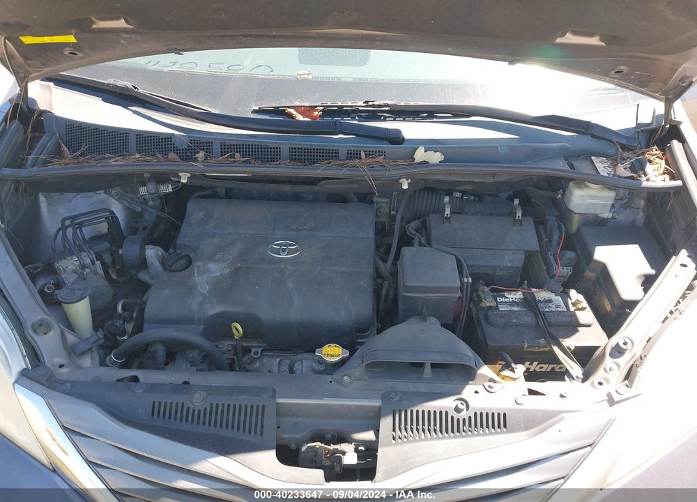 2014 TOYOTA SIENNA XLE V6 8 PASSENGER VIN: 5TDYK3DC7ES418580