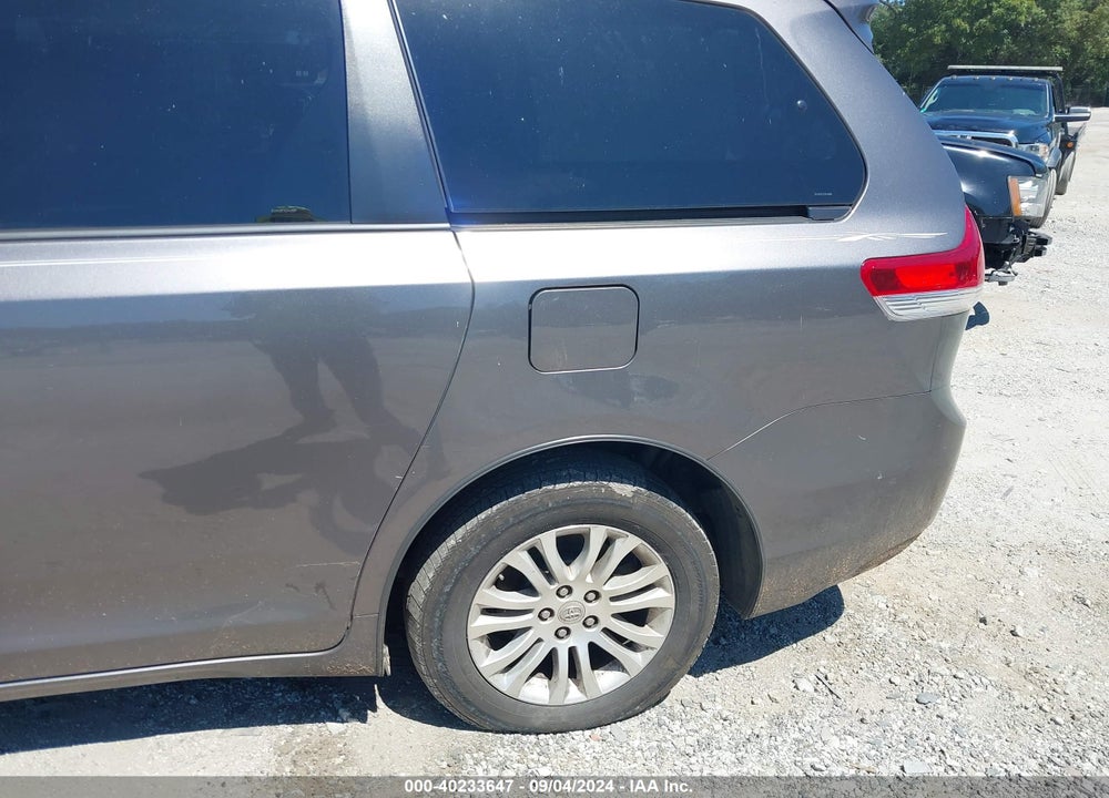 2014 TOYOTA SIENNA XLE V6 8 PASSENGER VIN: 5TDYK3DC7ES418580