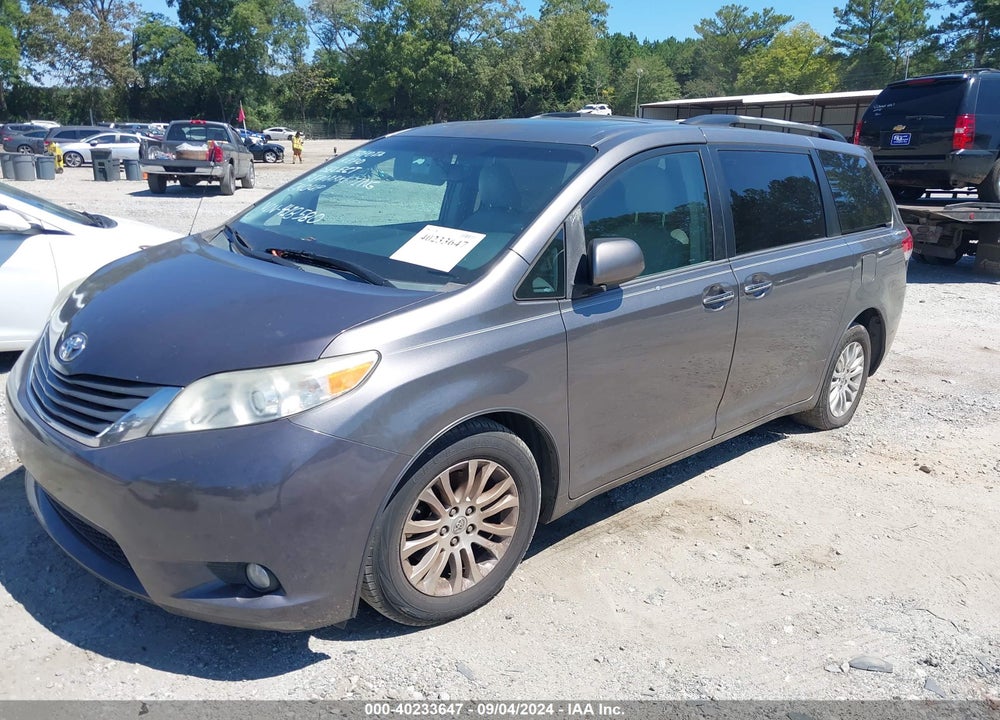2014 TOYOTA SIENNA XLE V6 8 PASSENGER VIN: 5TDYK3DC7ES418580