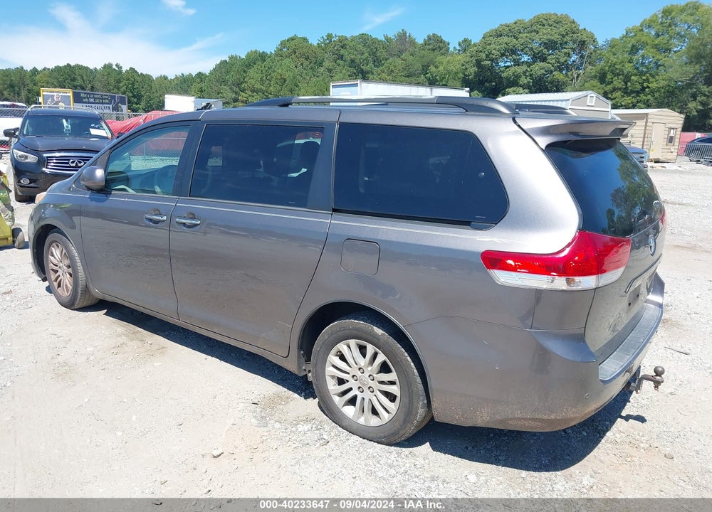 2014 TOYOTA SIENNA XLE V6 8 PASSENGER VIN: 5TDYK3DC7ES418580