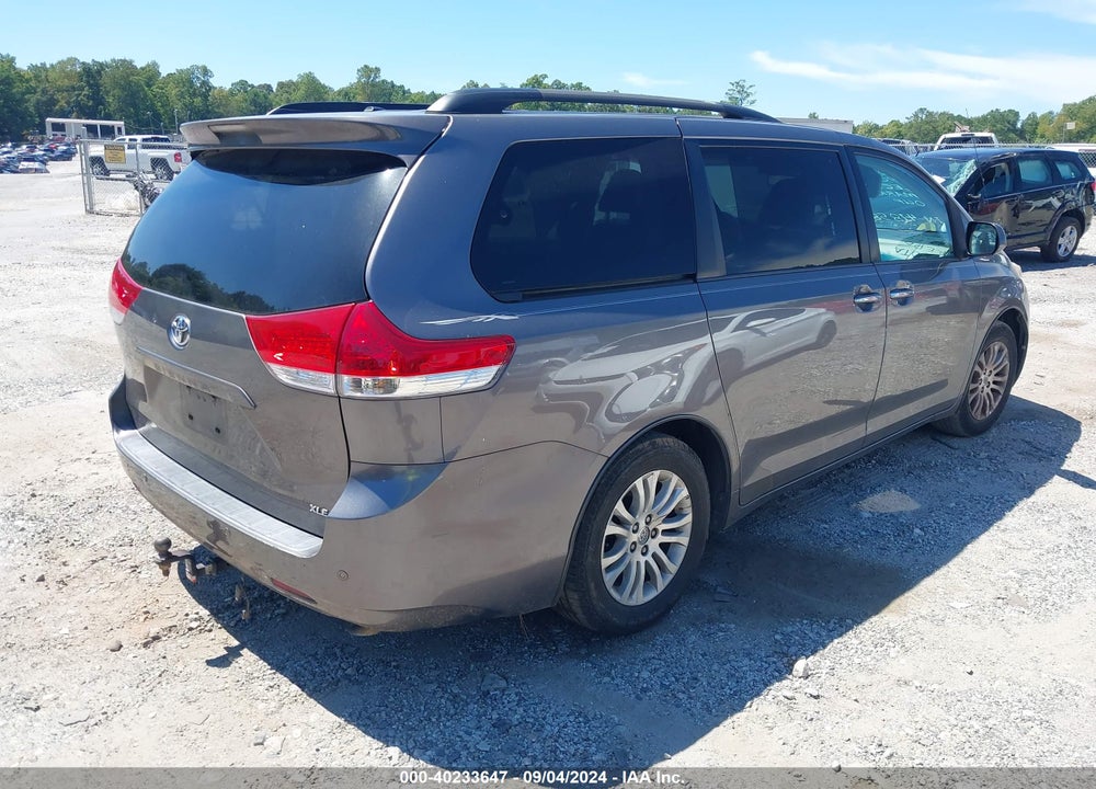 2014 TOYOTA SIENNA XLE V6 8 PASSENGER VIN: 5TDYK3DC7ES418580