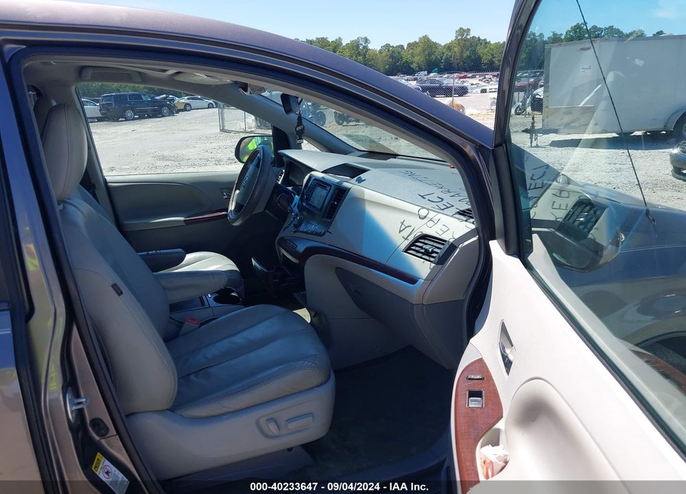 2014 TOYOTA SIENNA XLE V6 8 PASSENGER VIN: 5TDYK3DC7ES418580