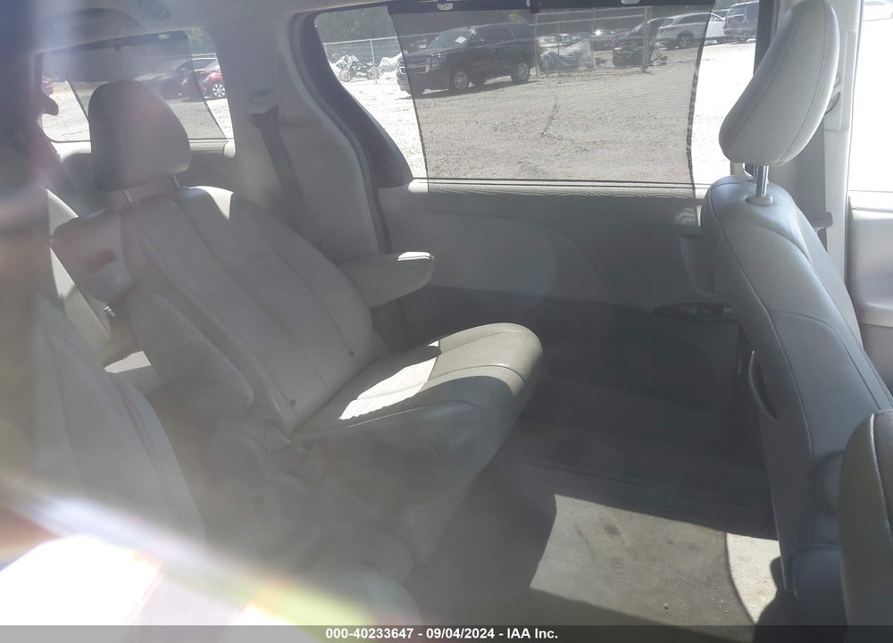 2014 TOYOTA SIENNA XLE V6 8 PASSENGER VIN: 5TDYK3DC7ES418580