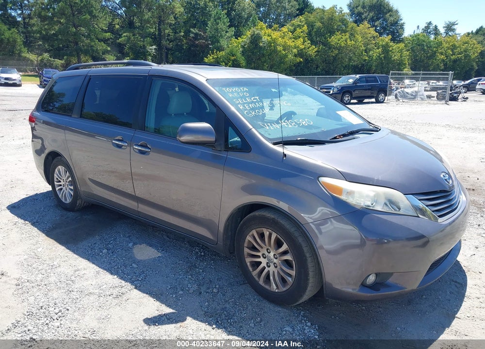 2014 TOYOTA SIENNA XLE V6 8 PASSENGER VIN: 5TDYK3DC7ES418580