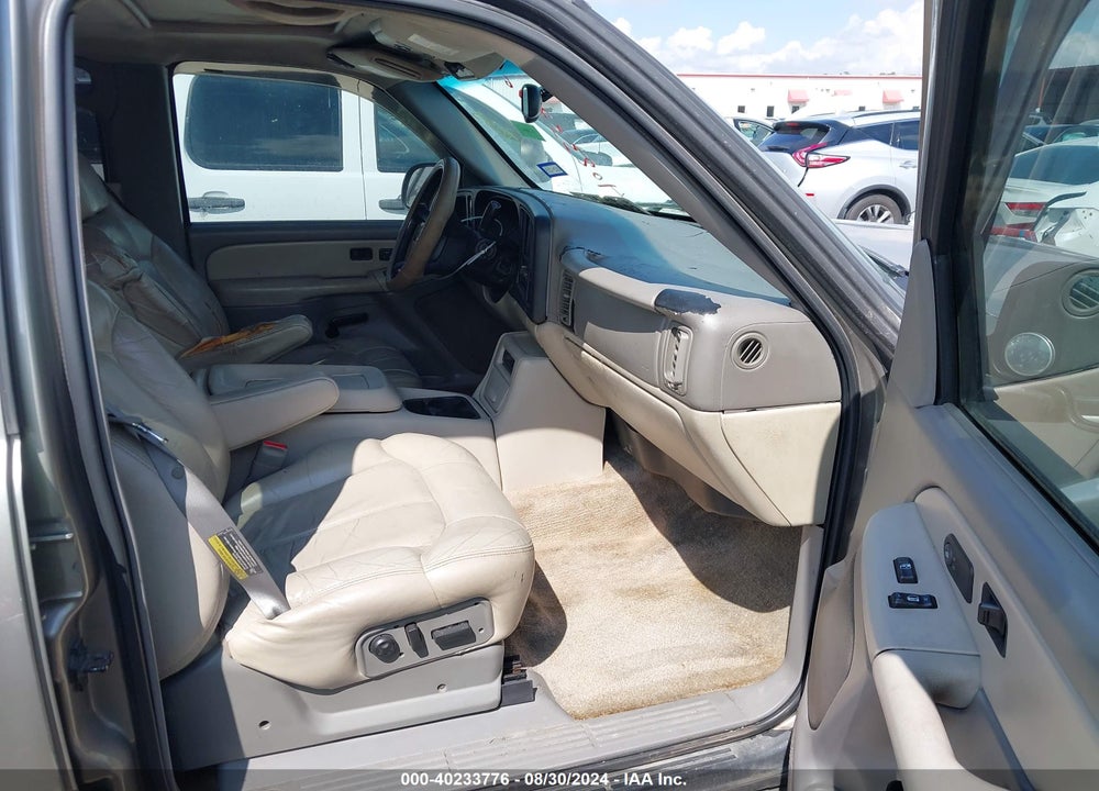 2001 CHEVROLET SUBURBAN 1500 LT VIN: 3GNEC16T51G223269