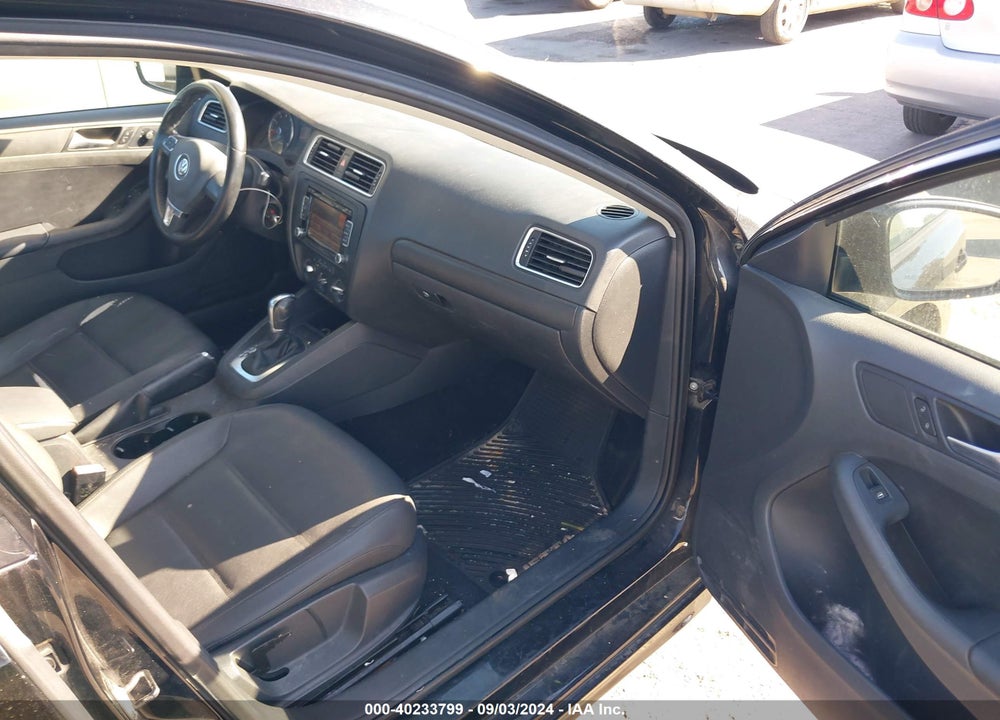 2012 VOLKSWAGEN JETTA 2.5L SE VIN: 3VWDP7AJ0CM418800