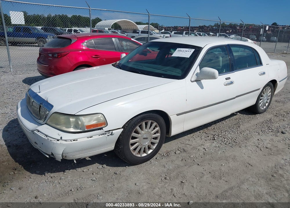 2004 LINCOLN TOWN CAR SIGNATURE VIN: 1LNHM81W84Y625855