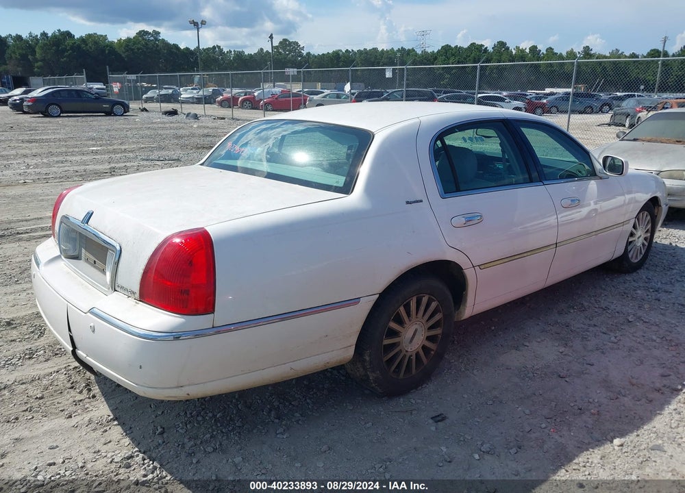 2004 LINCOLN TOWN CAR SIGNATURE VIN: 1LNHM81W84Y625855