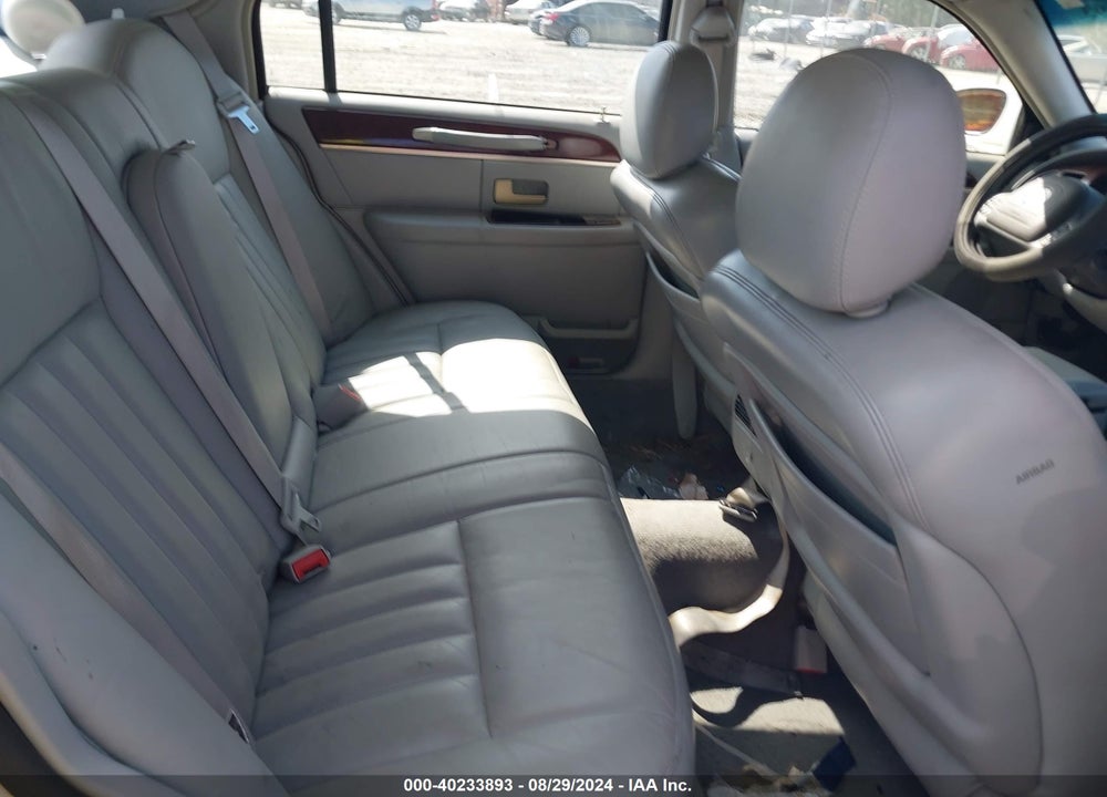 2004 LINCOLN TOWN CAR SIGNATURE VIN: 1LNHM81W84Y625855